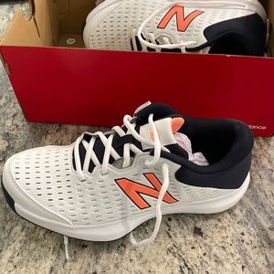 New balance tennis shoes, size 9, brand new